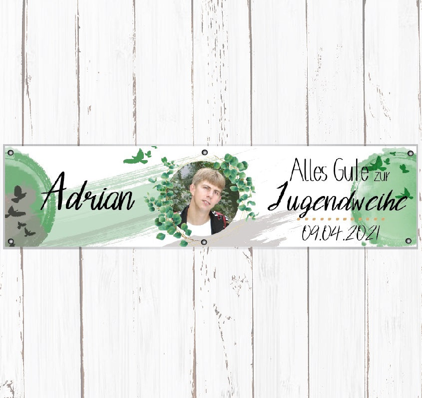 Banner Jugendweihe. Schriftzug: Alles Gute zur Jugendweihe. Mit Foto, Namen und Datum personalisierbar. Farbe Grün mit grauen Akzenten. Tauben und Eukalyptus Kranz.